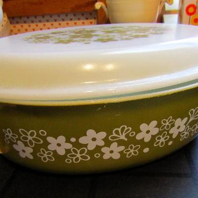 Vintage Pyrex oval olive daisy covered dish