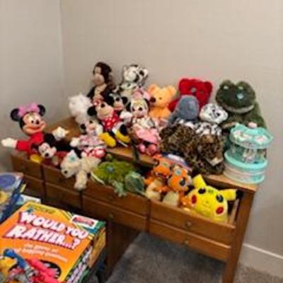 Allot of Disney characters, children's toys and games.