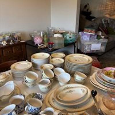 Another vintage china set from the 1940's.