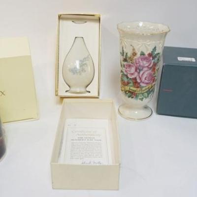 1154	LENOX CHINA GROUP, SEASONS GREETINGS LTD ED 1999, LIGHT OF PEACE, MOTHERS DAY VASE, TALLEST APPROXIMATELY 9 IN HIGH
