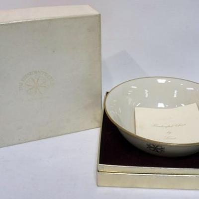 1194	LENOX CHINA THE PRESIDENTS CLUB FOR AVONS VERY BEST BOWL, APPROXIMATELY 9 1/2 IN X 3 1/4 IN HIGH
