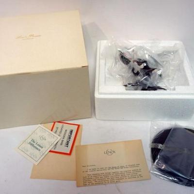 1187	LENOX *LOVE'S PROMISE* BIRD FIGURINE W/STAND, APPROXIMATELY 7 IN HIGH
