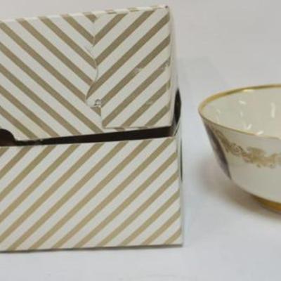 1152	LENOX CHINA *THE PATRIOTS BOWL* APPROXIMATELY 9 1/2 IN X 4 IN
