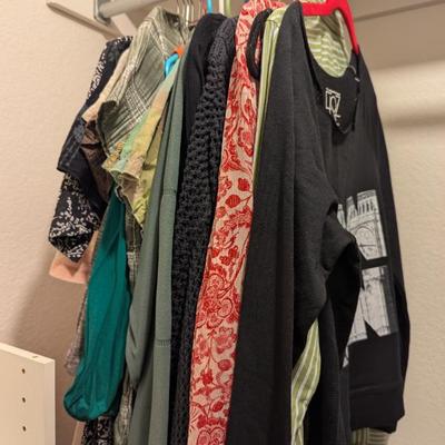 Lot #217 - Women's Clothing Size S - 21 Items