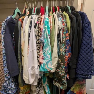 Lot #223 - Women's Size XL Short Sleeved Tops Blouses T-shirts - 44 Items