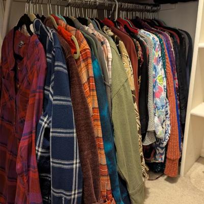 Lot #219 - Women's Size XL Long Sleeved Tops Shirts Sweaters 70 Items