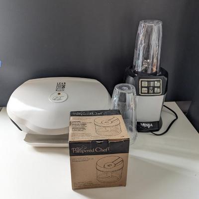 Lot #40 - Kitchen Appliance Lot - Ninja Blender, George Foreman & Pampered Chef Manual Food Processor