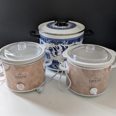 Lot #34 - Kitchen Appliance Lot - Crock-Pot Slow Cookers & Blue Willow Enamelware Cooking Pot