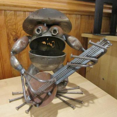 Fred Conlon Banjo Frog sculpture