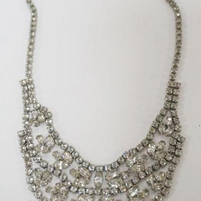 1154	SILVER COLOR BELLINI COSTUME NECKLACE
