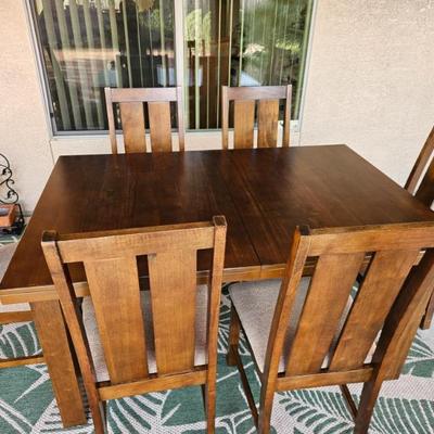 Beautiful Dining Room Table 6 Chairs. 