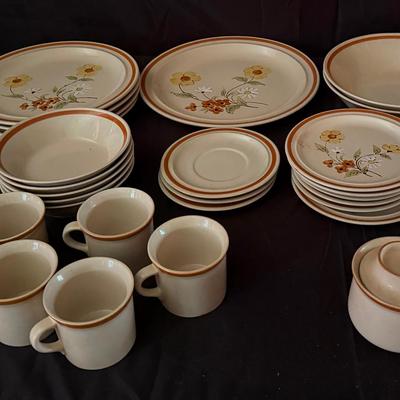 Lot 408: JI Stonecrest Andre Ponché Designer Collection “Pamela” Dinnerware Set – Hand Painted, Kore