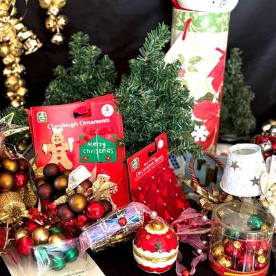 Lot 125:  Brand New Crafting Materials For Decorating Your Wreaths, Wine Box, Bell Wreaths , Etc.