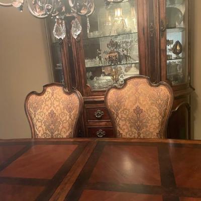 Vintage well made wood dining room set with 2 additional sleves for large gatherings.