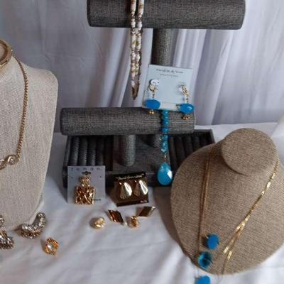 Charming Jewelry 
