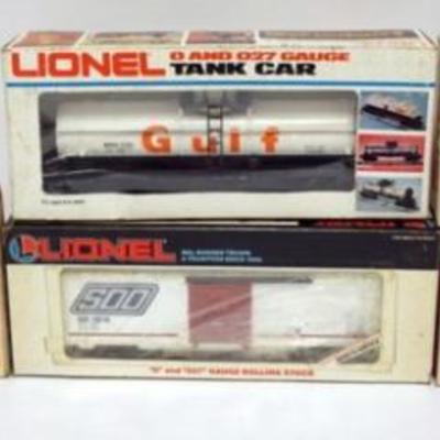 1185	LIONEL TRAIN O GAUGE  5 CARS, SOUTHERN PACIFIC PIGGY BACK WITH TRAILERS 6-1333, 500 LINE BOX CAR 6-19210, GULF OIL SINGLE DOME TANK...