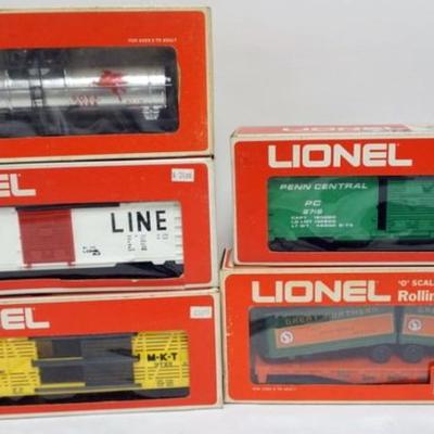 1186	LIONEL TRAIN O GAUGE  5 CARS, GREAT NORTHERN FLAT CAR WITH TRAILERS 6-9282, MOBIL GAS PLATED TANK CAR 6-9156, MKT CATTLE CAR...