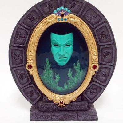 1117	SNOW WHITE AND THE SEVEN DWARFS MAGIC MIRROR, MARTINE MILLAN DESIGNS, APPROXIMATELY 11 IN H
