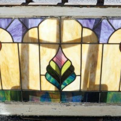 1139	STAIN GLASS WINDOW, APPROXIMATELY 36 IN X 24 IN
