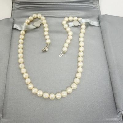 1204	CHISEL 14K WHITE GOLD CLASP PEARL NECKLACE, APPROXIMATELY 18 IN

