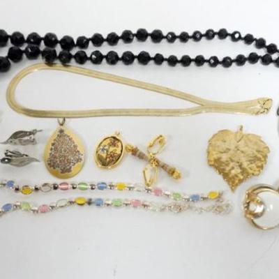 1213	5 JEWELRY SETS, SOME MARKED BY MAKER, GOLD PLATED HERRINGBONE NECKLACE & BRACELET, 2 REED & BARTON PENDANTS AND GOLD LEAF...
