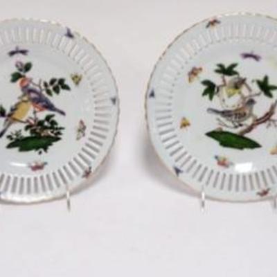 1115	4 UNITED WILSON RETICULATED EDGE BIRD PLATES, EACH APPROXIMATELY 10 IN

