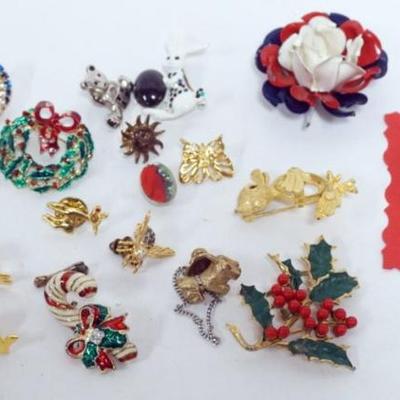 1211	19 LADIES COSTUME PINS INCLUDING HOLIDAY, SOME MARKED BY MAKER
