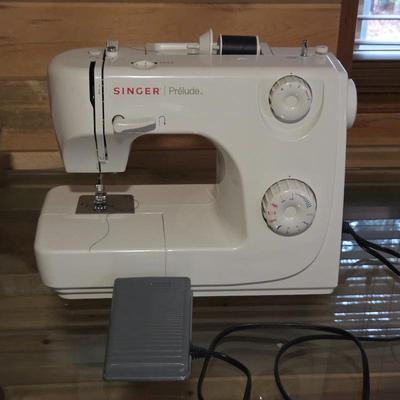 Lot #120 - Singer 8280 Portable Sewing Machine