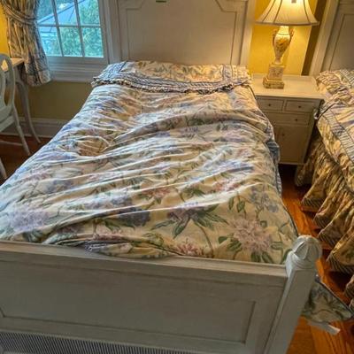 Twin bed (pair) bedside table