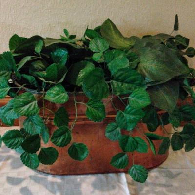 LR141 COPPER PLANTER  WITH GREENERY 