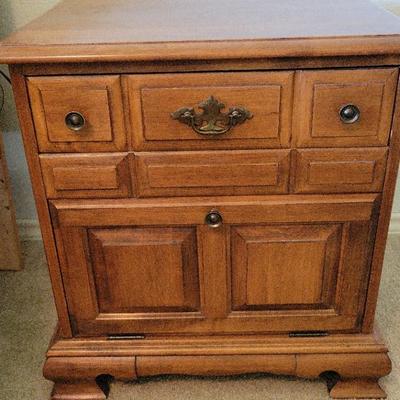 2 Nightstands 