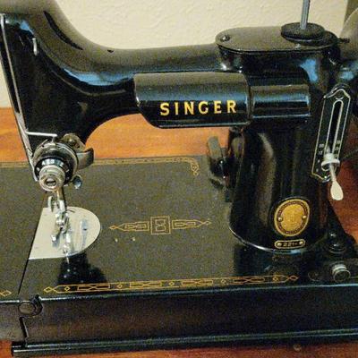 Singer Featherlight 221 Sewing Machine 