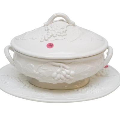 LARGE ELIOS ITALIAN GRAPE PATTERN TUREEN & UNDERPLATE