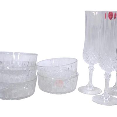 8 PIECES OF VINTAGE ARCOROC AND CRISTAL D'ARQUES CRYSTAL PIECES