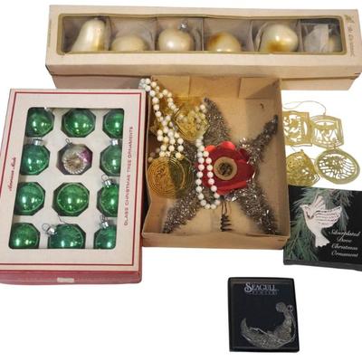 BOX OF VINTAGE CHRISTMAS ORNAMENTS