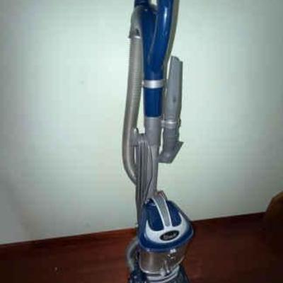 AAE407 Shark Vacuum