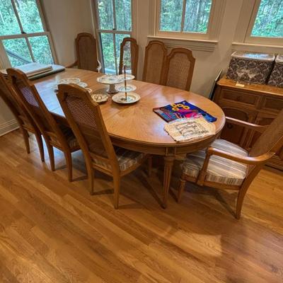 Henredon dining room set with 8 chairs 