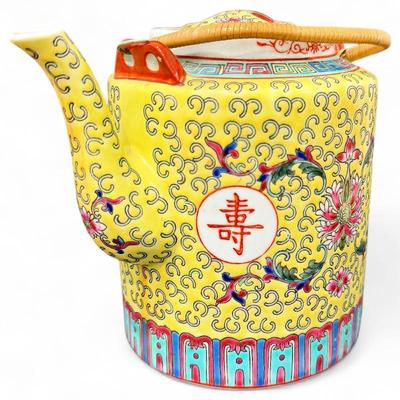 Chinese Jingdezhen Mun Shou Teapot, 1970s