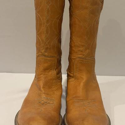 Italian Boots with a genuine leather sole, indicated by the "Vero Cuoio" stamp. 