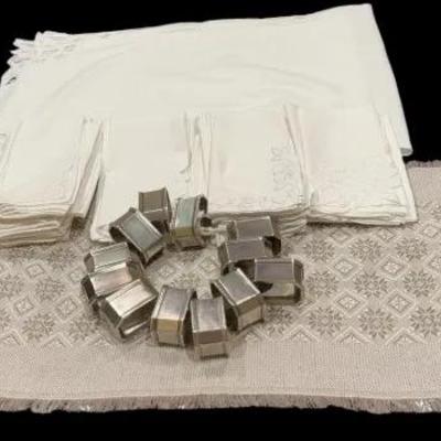 Elegant Table Runners, Napkins & Napkin Holders 