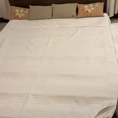 King Size White  Scallopped Coverlet With Pillows