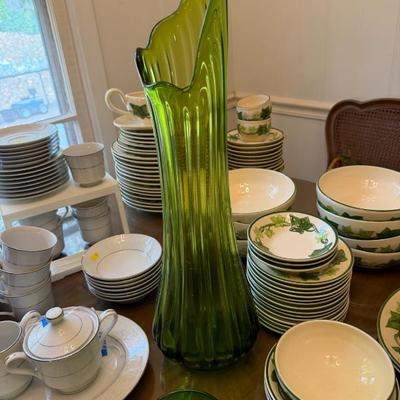 MCM L.E. Smith Swung Glass Vase