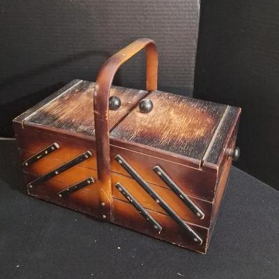 Wood Accordian Sewing Kit