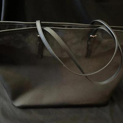 Lot 215: Michael Kors Jet Set Travel Tote