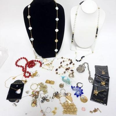 1186	ASSORTED LADIES JEWELRY AS FOUND, RINGS, PINS, NECKLACES, ETC
