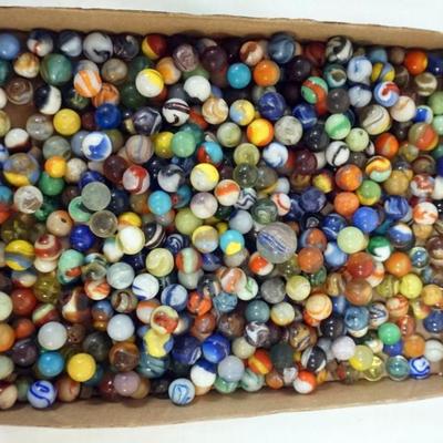 1137	LARGE ASSORTMENT OF ANTIQUE MARBLES
