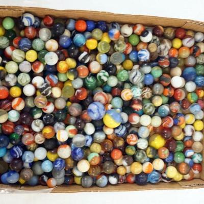 1139	LARGE ASSORTMENT OF ANTIQUE MARBLES
