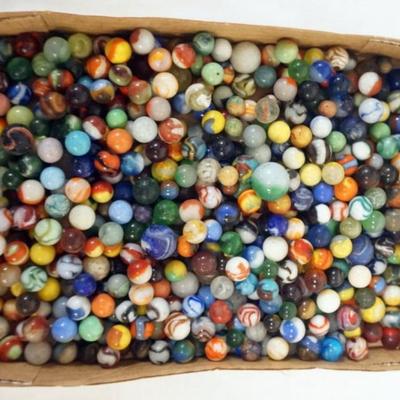 1138	LARGE ASSORTMENT OF ANTIQUE MARBLES
