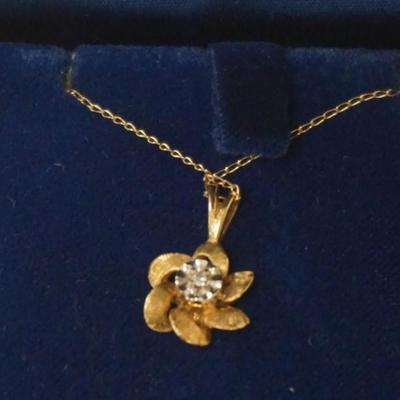 1159	14K GOLD LADIES FLORAL NECKLACE WITH STONE, NECKLACE HAS KNOT, APPROXIMATELY 18 IN, 1.14 DWT INCLUDING STONE
