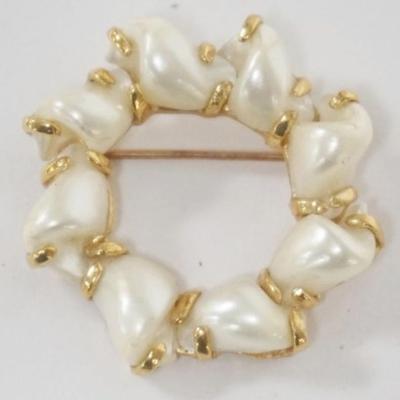 1160	14K GOLD SEED TYPE PEARL PIN, APPROXIMATELY 1 1/4 IN DIAMETER, 4.51 DWT INCLUDING STONES
